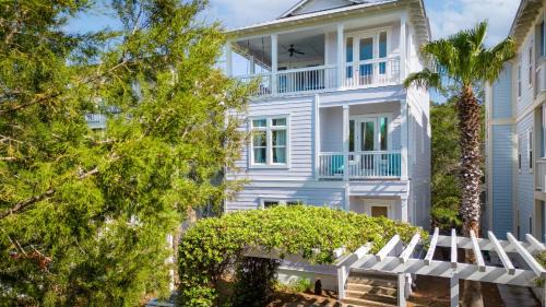 Seacrest House | Doctors Orders by AvantStay 5 MINS TO BEACH w Community Pool Hot Tub