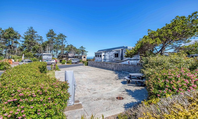 Agate Beach RV Rental | Dog Friendly, Available with 50AMP, 30AMP, Water and Sewer hook up's, WiFi