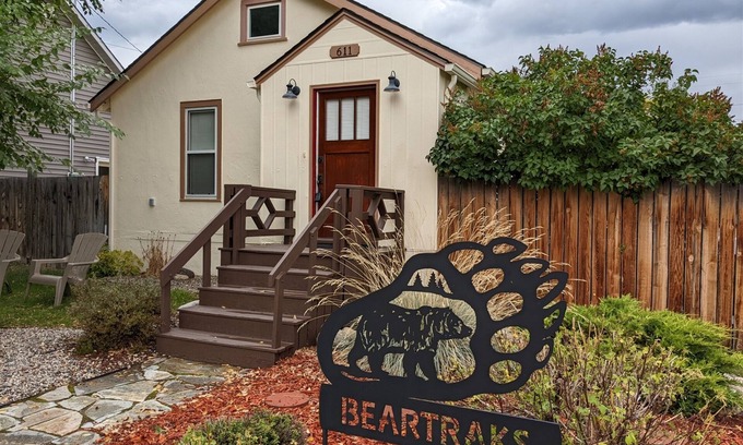 Red Lodge House | Dog Friendly-Beartraks in the heart of Red Lodge