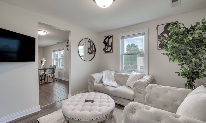 Blue Island Apartment | Dog-Friendly Blue Island Apt w/Backyard!