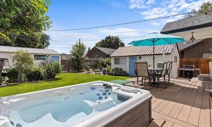 Coeur d'Alene House | Dog-Friendly-Blue Door Breeze in Midtown Coeur d'Alene near Shops and Restaurants!