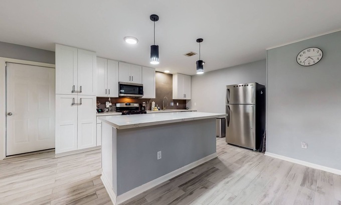 Spring Shadows House | Dog-Friendly getaway with WiFi, central AC, washer/dryer, & fenced, grassy yard