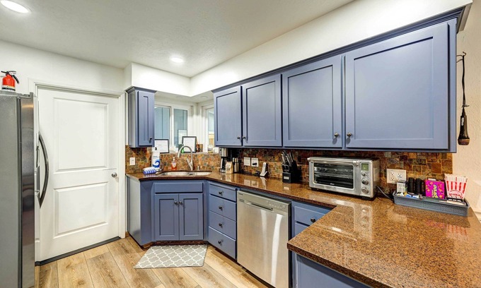 Oakhurst Cottage | Dog-friendly Oakhurst Home: Walk to Downtown!