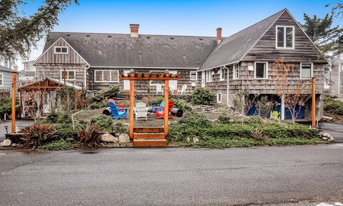Seaside House | Dog-friendly retreat with game room, firepit, kitchen & kitchenettes