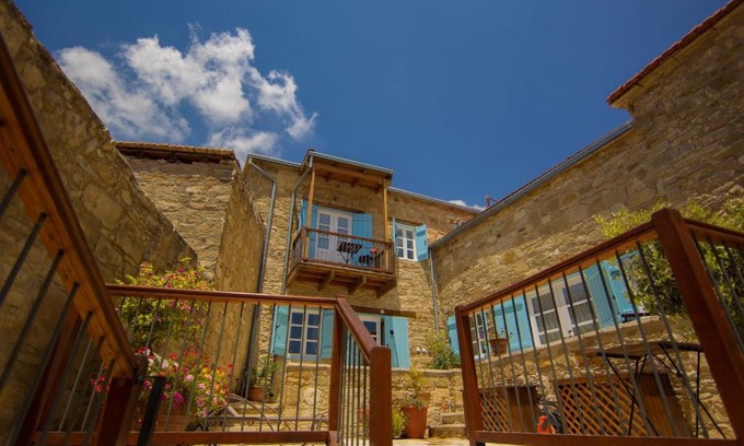 Tochni Apartment | Dolphin Guest House and Studios