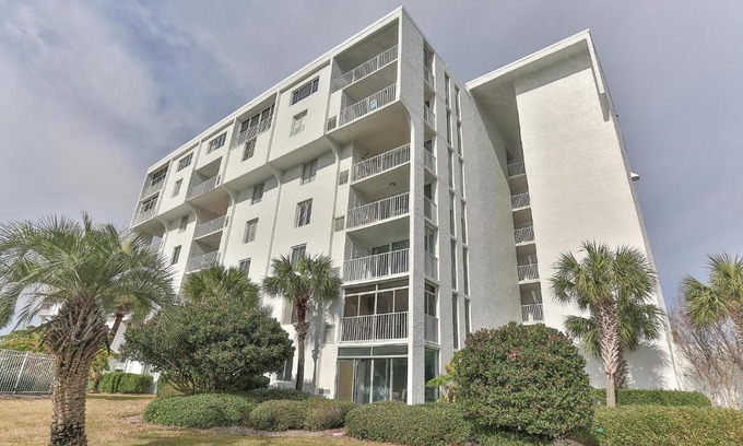 Holiday Isle House | Dolphin Point 402C - 2BR Updated Condo with Harbor and Gulf Views