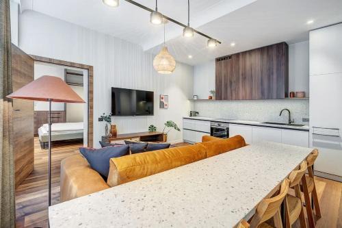 Old Town Apartment | Domillion 5bdr Modern Urban Fourplex So1F