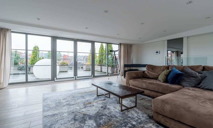 Old Town Apartment | Domillion Amazing 3bdr Penthouse with Terrace MZ28