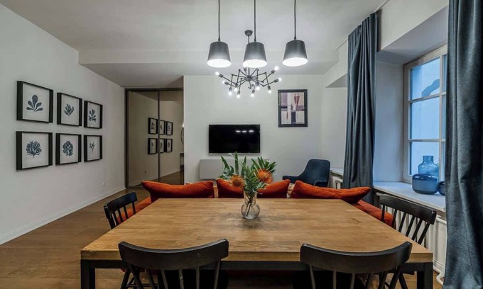 Old Town Apartment | Domillion new modern 2bdr. City Hall apt. D1117B