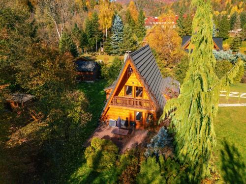 Łopuszna Ski Chalet | Domki Janosik - Góralski domek z kominkiem, przyjazny zwierzętom, ogrodzony, Łopuszna w Gorcach