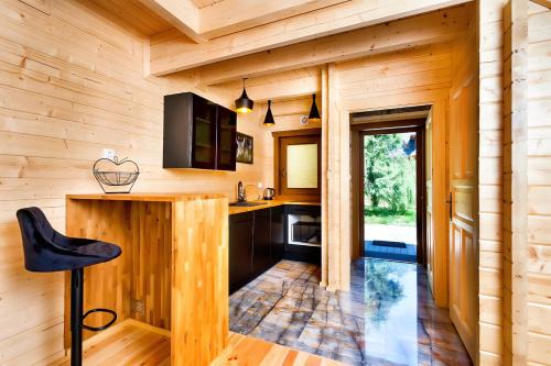 Łopuszna Ski Chalet | Domki Janosik - Prywatny stylowy domek w górach, przyjazny psom, ogrodzony ogród