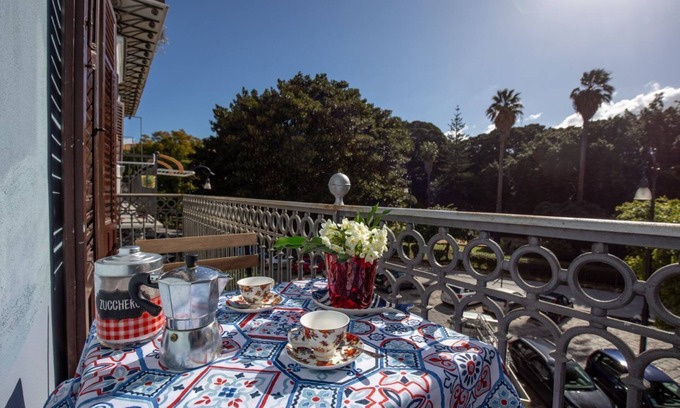 Kalsa Apartment | Domus Sicily - Piazza Marina Suite - Stunning view of the garden