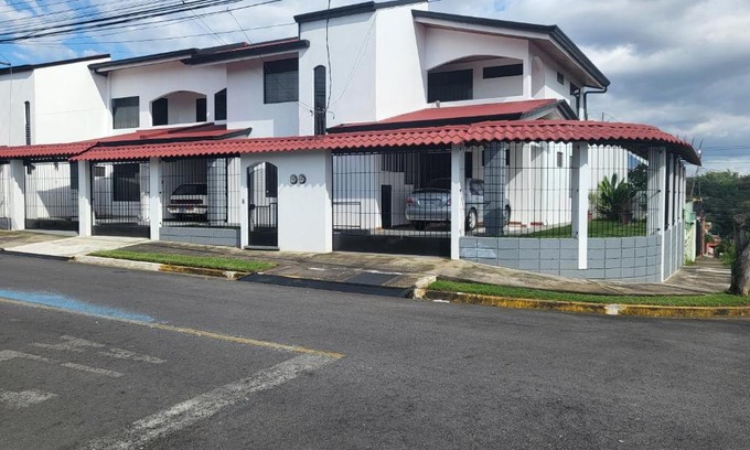 Alajuela Apartment | Don Carlos Place UPPER UNIT