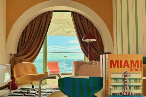 Central District Apartment | Dooga Ins-Retro Pastelland Seaview Bathtub by Doogahome Homestay