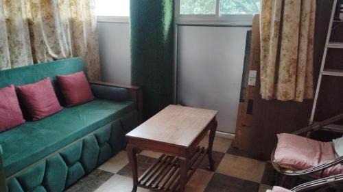 Bullawala Apartment | Doon Niwas Homestay 2-Bedroom 1st Floor- Mountain view, near main Picnic Spots, comfortable peaceful central Family-friendly