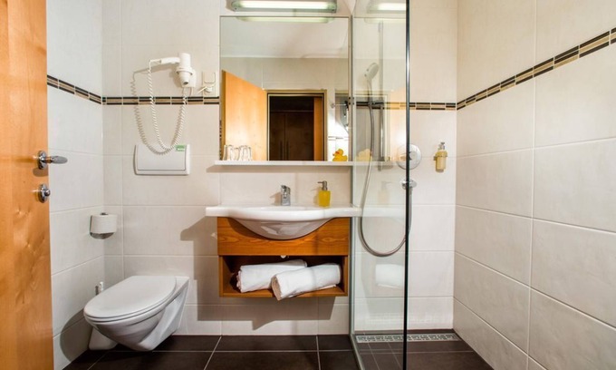 Loipersdorf bei Fuerstenfeld House | Doppelzimmer Lavendel - ab 2 Nächte Inkl. Therme - Thermenhotel Vier Jahreszeiten