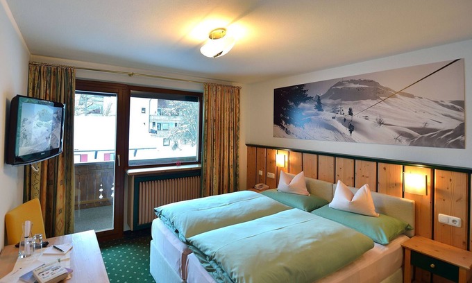 Lech am Arlberg House | Doppelzimmer mit Bad u. Balkon 18 - 20 m² - Hotel Felsenhof Garni