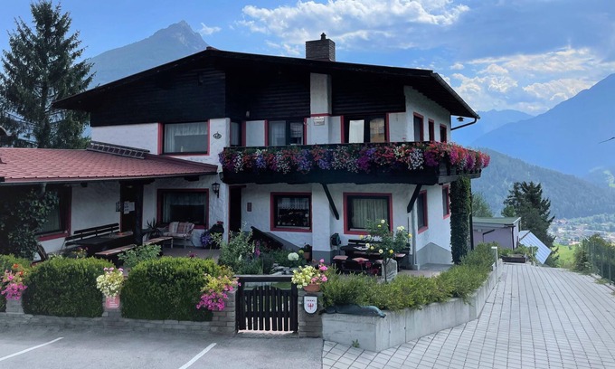 Imst Apartment | Doppelzimmer Muttekopf - Gästehaus Linder