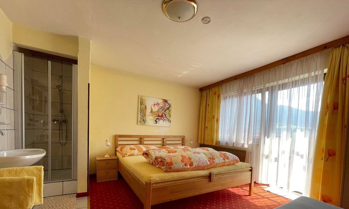 Imst Apartment | Doppelzimmer Tschirgant - Gästehaus Linder