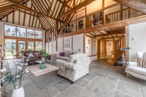 Bray on Thames House | Dorney,Windsor Family Getaway with Hot Tub