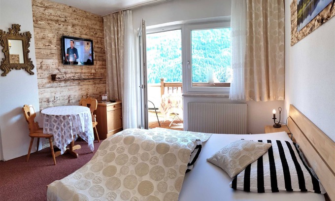 Fliess Apartment | Double bed room with breakfast - Europa Pension Tirol