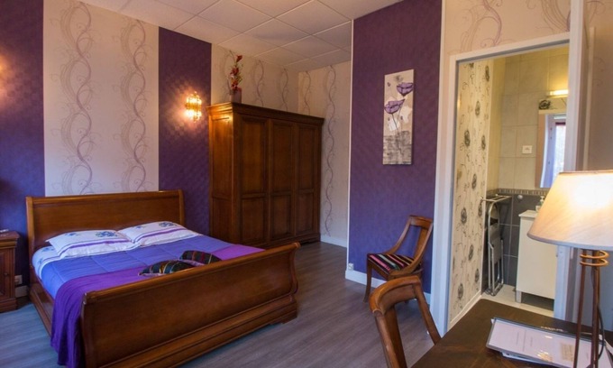 Saint-Affrique House | Double room-Comfort-Ensuite with Shower-1