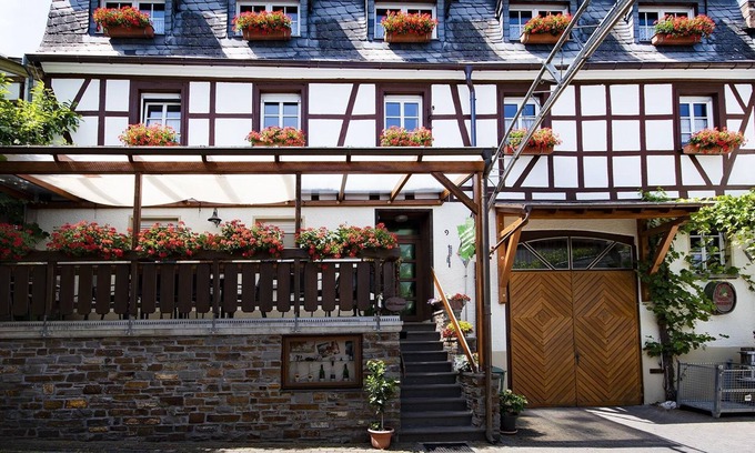 Punderich Apartment | Double room shower /WC Nunner garden - Kühn, Ingrid