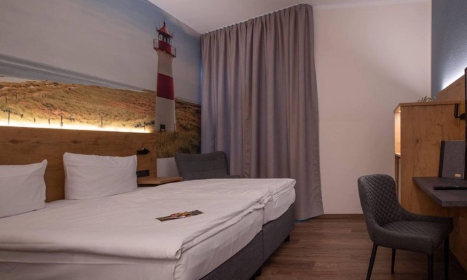 Center House | Double room, shower, WC, Superior - Hotel Stadt Aurich