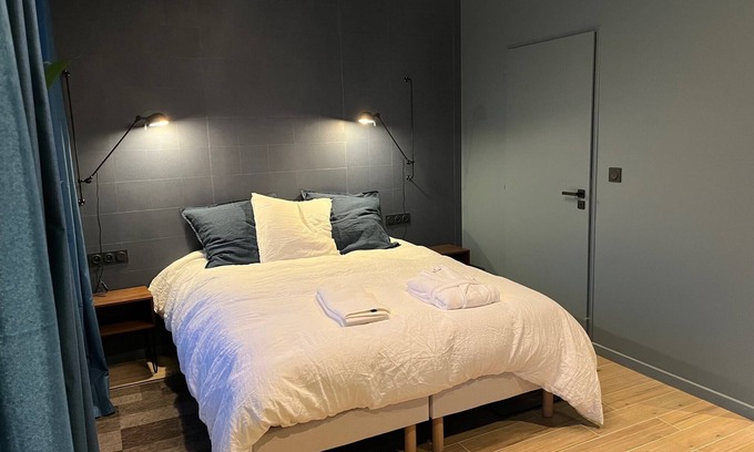 Villers-Cotterets Apartment | Double room with bathroom