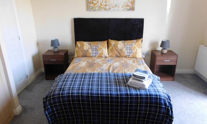 Falkirk House | Double room with ensuite, tea & coffee, Falkirk, Scotland