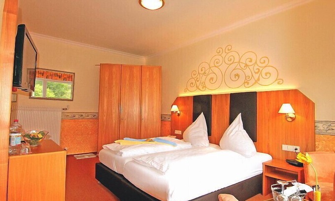 Bad Wildbad Apartment | Double room with shower and WC