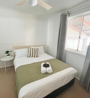 Auburn House | Double room with shared bathoom