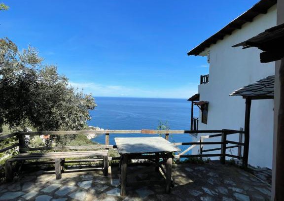 Tsagarada House | Double studio room with two single beds