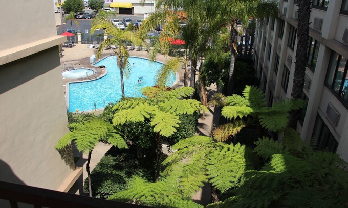 Buena Park Hotel | DoubleTree by Hilton Buena Park