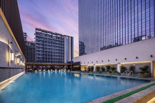Longhua District Hotel | DoubleTree by Hilton Hotel Shenzhen Longhua, Near Huawei, Foxcnn, Shenzhen North Railway, Uniwalk & Uniworld Shopping Mall, Sam's Club