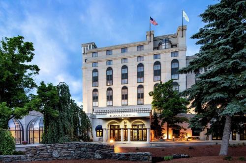 Nashua Hotel | DoubleTree by Hilton Nashua