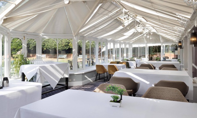 Wokingham Hotel | DoubleTree by Hilton St. Anne's Manor