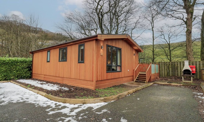 Saddleworth Cottage | DOVESTONE SECLUDED LUXURY LODGES (SLEEPS 6) - PETS WELCOME in Greenfield
