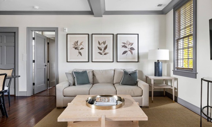 Radcliffeborough Apartment | Downtown| 2 Beds| Rosemary Suite