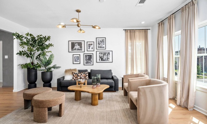 South Central Houston House | Downtown 8 min Spa Lounge All Ensuite Gated PKG