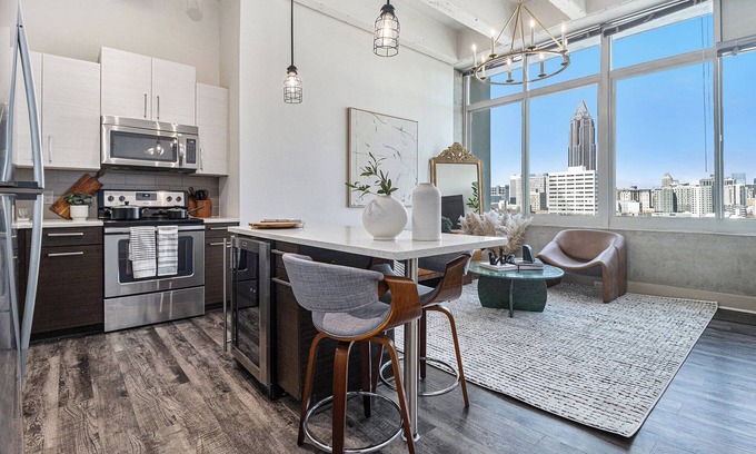 Downtown Atlanta Apartment | Downtown City View With FreeParking