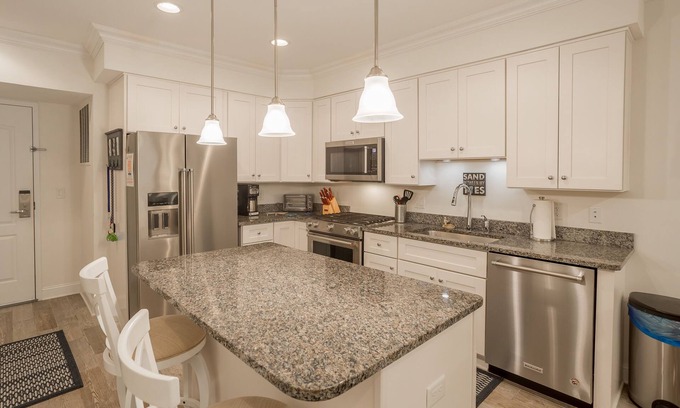 Dewey Beach Condo | Downtown Dewey Beach Condo w/Pool Garage Parking