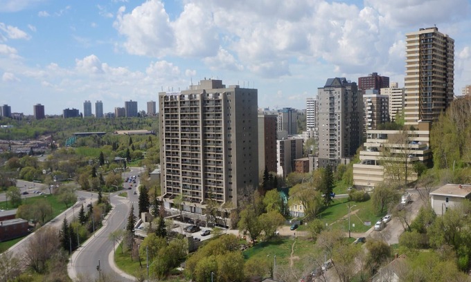 Downtown Edmonton Condo | Downtown Highrise, Great Location, fast wifi and underground parking included!