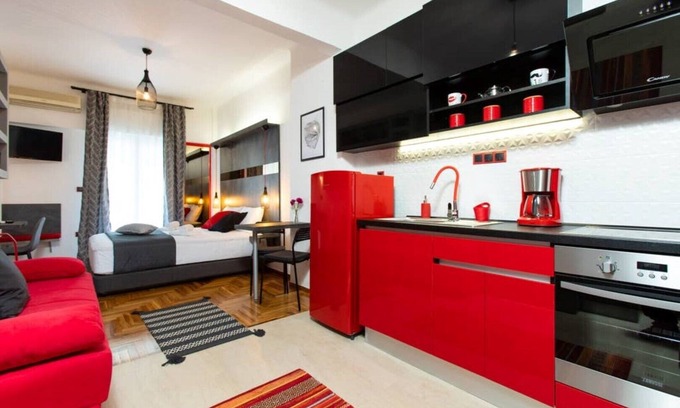 Thessaloniki City Centre Apartment | Downtown Luxury Boutique Suites : The Red Suite