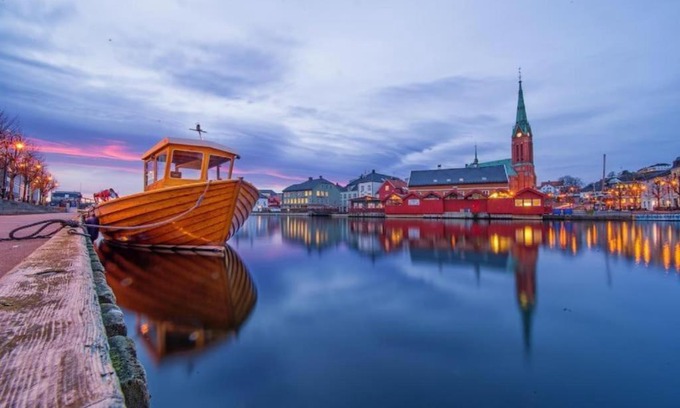 Arendal Apartment | DOWNTOWN _ LUXURY _ QUEEN BED _ FAST WiFi _ 4K TV