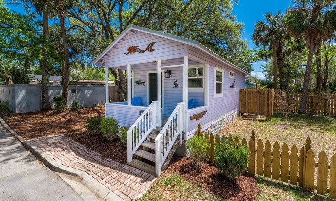 Lincolnville House | Downtown Moore St Cottage