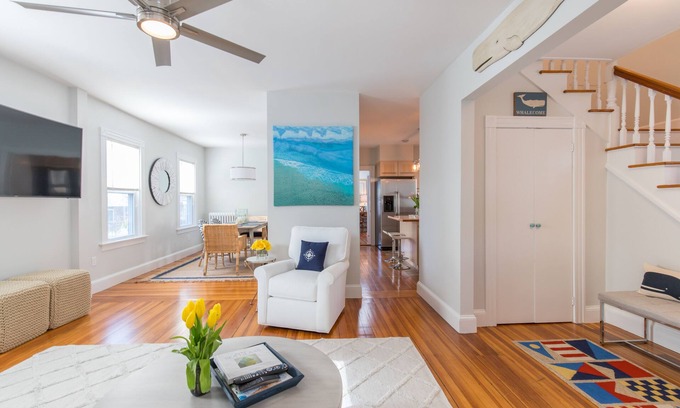 Yachting Village House | Downtown Newport-Beautiful Home w/2 Parking Spots