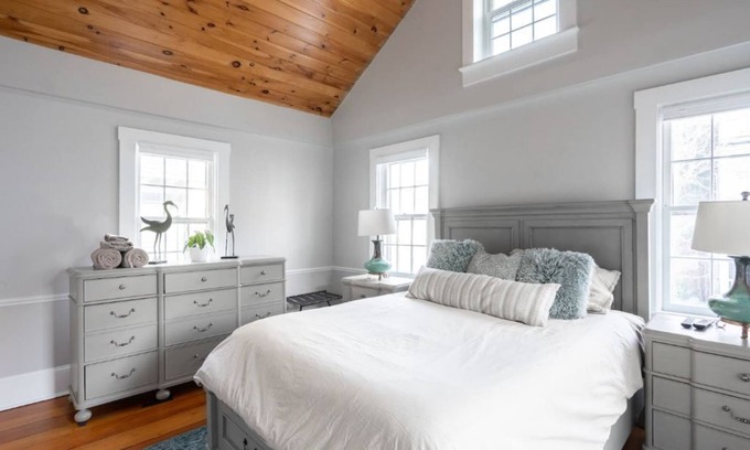 Historic Hill House | Downtown Newport- Newly Remodeled Historic House