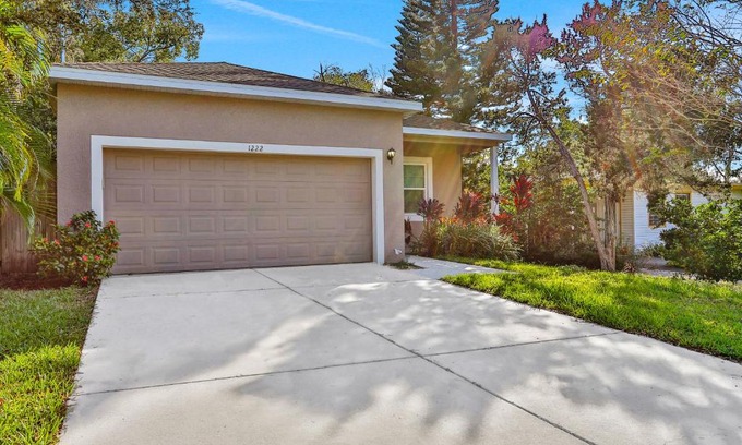 Palm Harbor House | Downtown Retreat