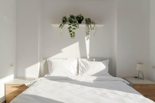 Vitan Apartment | Downtown Urban Studio w Balcony Vol 1
